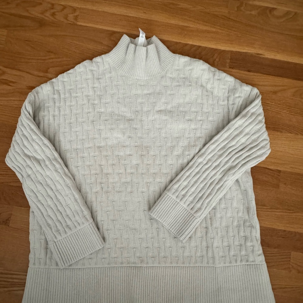 Lululemon Athletica Cable Knit Relaxed Fit  Sweater in bone, size medium